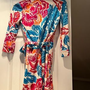 Diann von Furstenberg printed wrap romper (shorts) 100% silk size US 2.